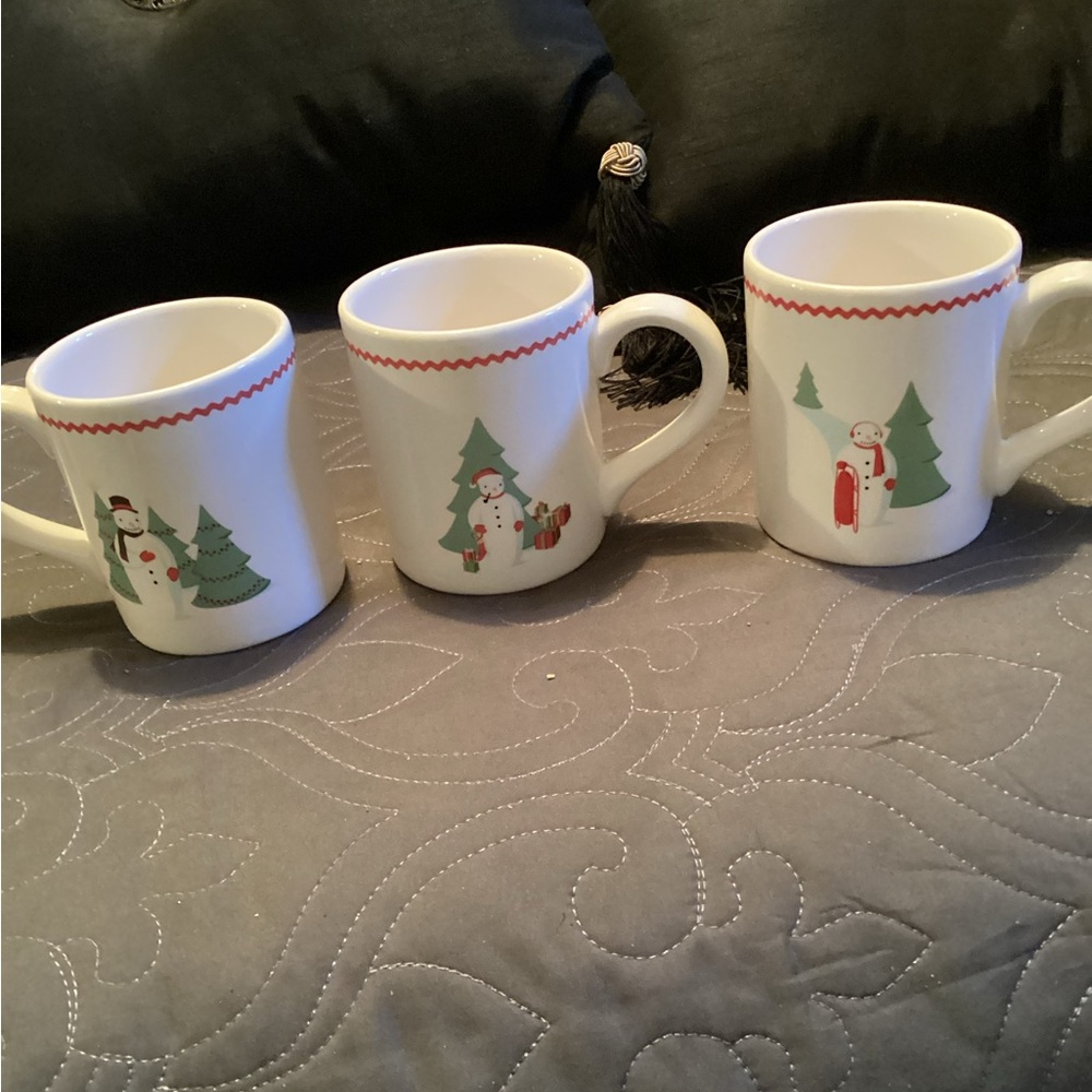 Vintage three snowman Christmas mugs, 4” tall